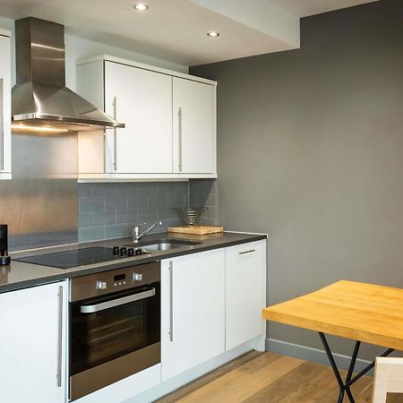 Aparthotel Adagio London Brentford Exteriör bild