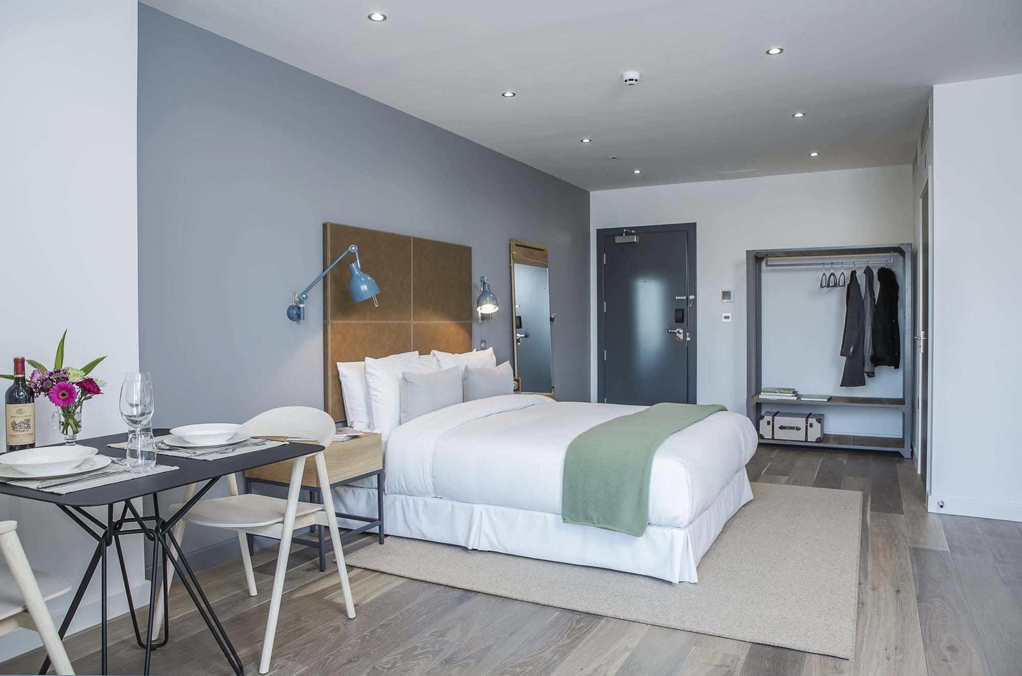 Aparthotel Adagio London Brentford Exteriör bild