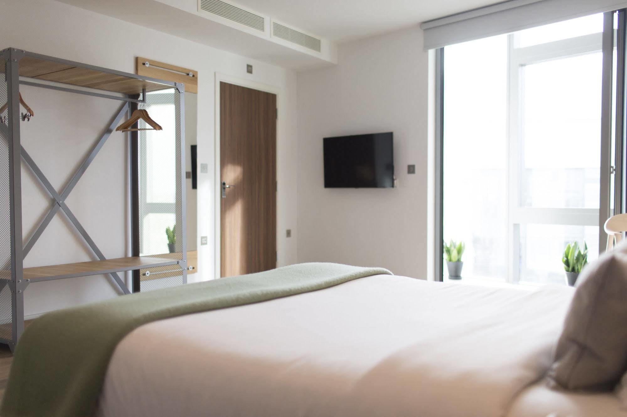 Aparthotel Adagio London Brentford Exteriör bild
