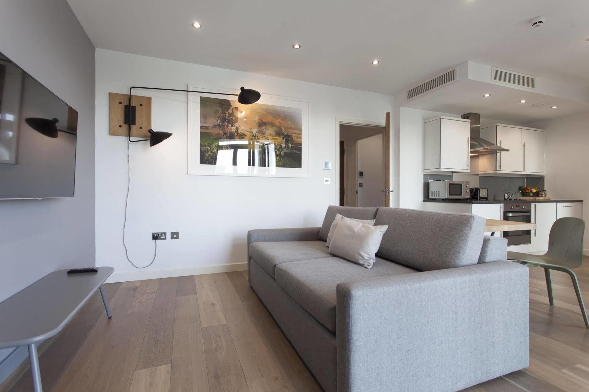 Aparthotel Adagio London Brentford Exteriör bild