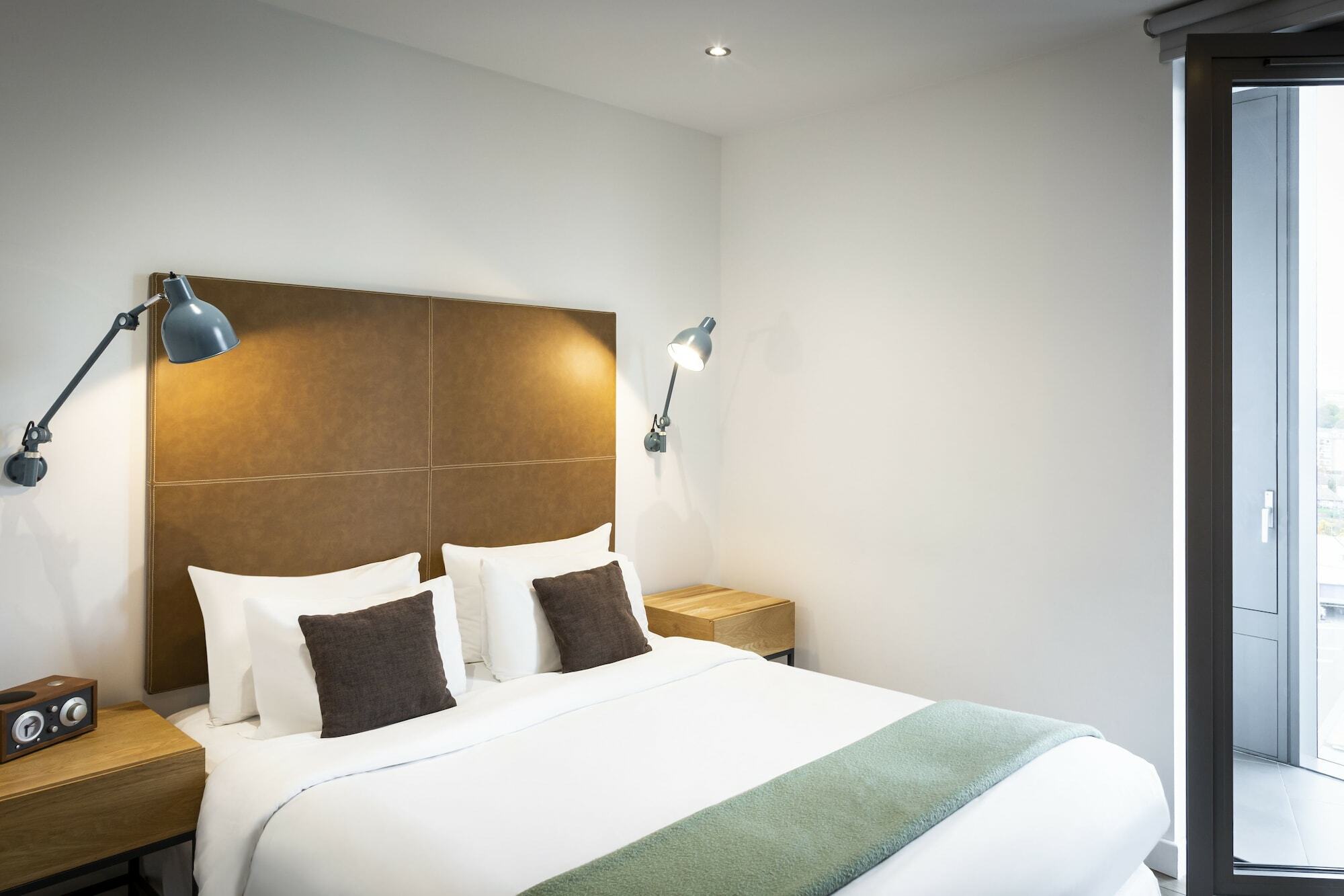 Aparthotel Adagio London Brentford Exteriör bild