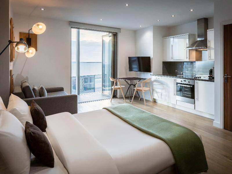 Aparthotel Adagio London Brentford Exteriör bild